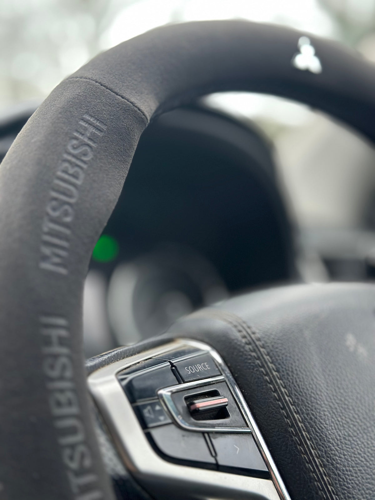Suede L200 series 5 Steering wheel cover